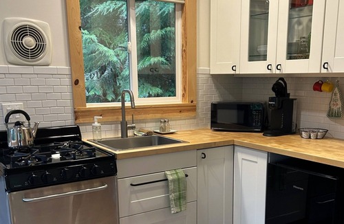 Sequim Cabin | Mountain Forest Cabin Near Olympic NP Wildlife Deck