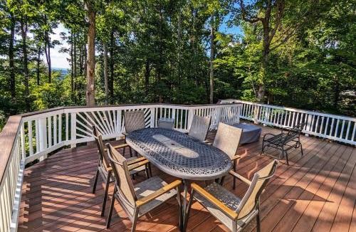 Kabletown House | Mountain Getaway - 7 beds, 2 King - Large Common Area