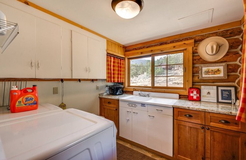 Estes Park Cabin | Mountain getaway with separate bunkhouse, deck, & trail access