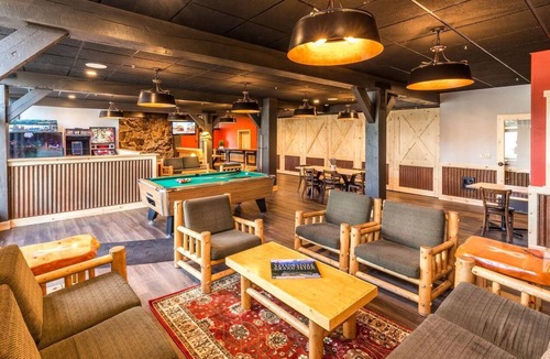 Moran Hotel | Mountain Getaway with Alpine Decor, Bar, Restaurant and Free Onsite Parking!