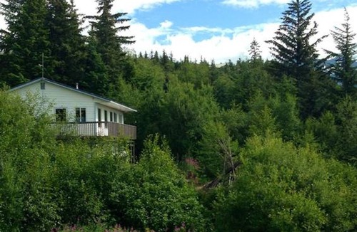 Haines Ski Chalet | Mountain & Glacier View Chalet