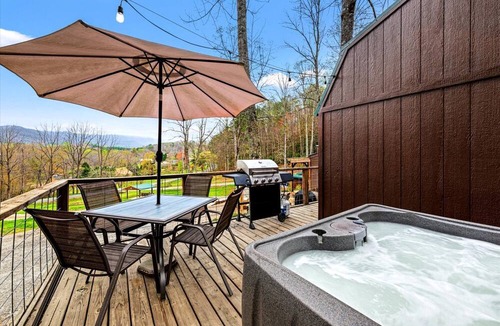 Hayesville Cabin | Mountain Glamping Cabin in Hayesville, North Carolina near the Appalachian Trail