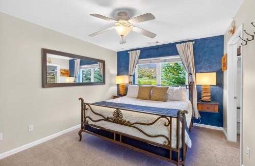 New Castle Apartment | Mountain & Golf View Condo Near Glenwood Springs