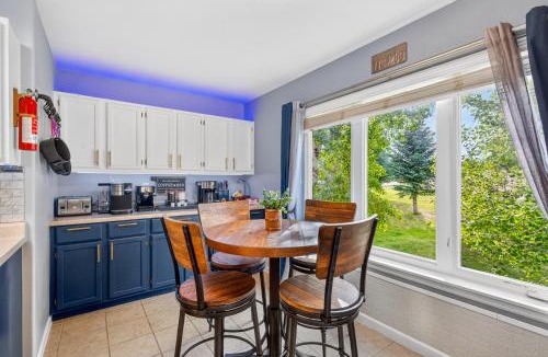 New Castle Apartment | Mountain & Golf View Condo Near Glenwood Springs