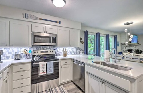 Mount Ida Condo | Mountain Harbor Escape - Spa Weekends & Lake Days