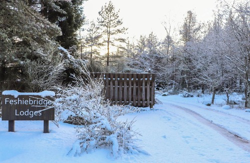 Alvie Cottage | MOUNTAIN HARE APARTMENT, pet friendly, with open fire in Aviemore