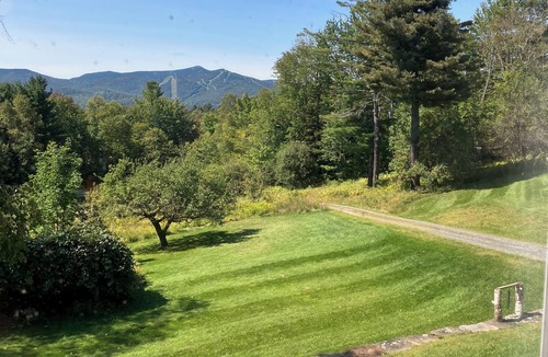Bridgewater Corners Cottage | Mountain Hilltop Retreat: Cozy 2-bedroom cottage in serene Bridgewater with AC