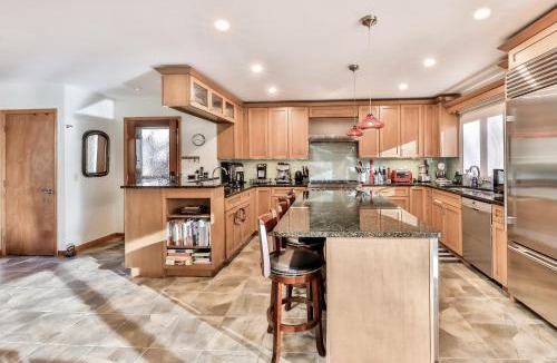 Maplecrest House | Mountain house w/stunning views & gourmet kitchen
