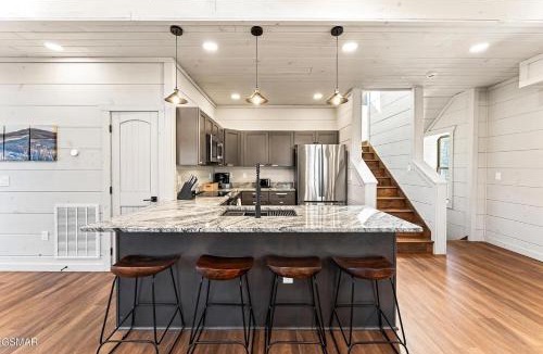 Almont House | Mountain Hush, Private Splash, Sleeps 12, Near Town