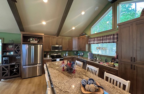 Unaka House | Mountain/Lake view. Hike, winery water sports in Bear Paw. New & handicap kind.