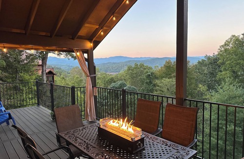 Unaka House | Mountain/Lake view. Hike, winery water sports in Bear Paw. New & handicap kind.