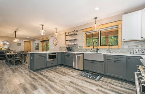 Oakland House | Mountain Laurel: Accessibility Features, Dock Slip, Lake Access, Dog Friendly