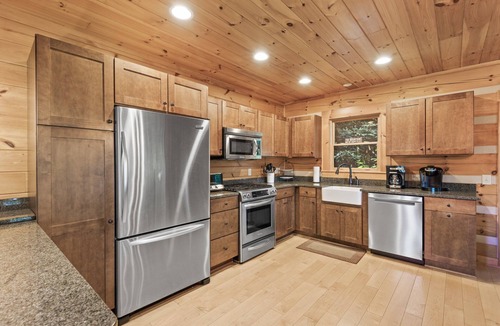 Boone Cabin | Mountain Laurel Lodge - Log Cabin in Boone with Hot Tub, Great Views & Pool Table