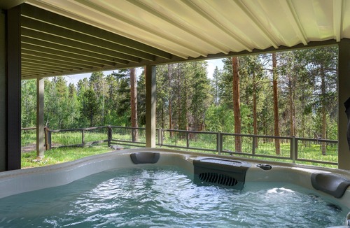 Sunset Ridge House | Mountain Lodge 81 I Amazing Views I Private Hot Tub I Bunk Room I Sauna I Discounted Attractions