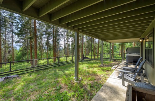 Sunset Ridge House | Mountain Lodge 81 I Amazing Views I Private Hot Tub I Bunk Room I Sauna I Discounted Attractions