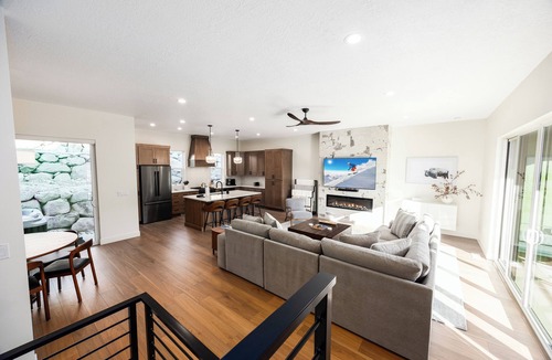 Deer Mountain House | Mountain Luxury, Private Hot Tub & Grill, Close to Slopes, Minutes to Historic Main Street!