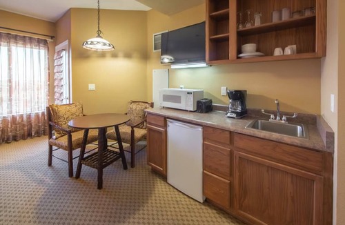 Genoa Hotel | Mountain Luxury Stay | Hot Springs, Spa & Premier Comfort Near Sierra Nevada