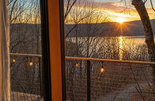 Smithville Cabin | Mountain Modern Cabin Retreat - New Hot Tub - 1 Min Lake Access