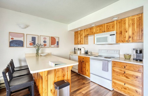 Century West Condo | Mountain Modern Condo + Resort Amenities & Patio