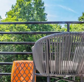 Chalet Village Apartment | Mountain Monarchy Studio for 2 Condo, Pools, Wifi & Cable