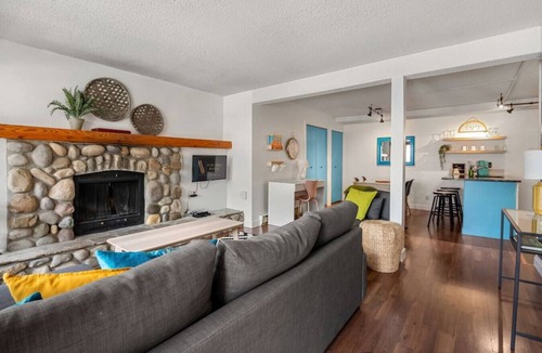 Panorama Apartment | Mountain Mural | Hot Tub | Pools | Ski-In/Ski-Out