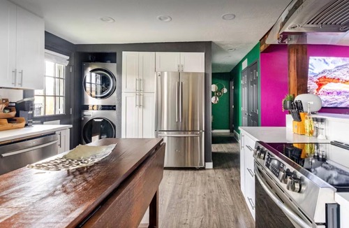 Murray House | Mountain Muse Utah Retreat . Explore . Hike . Ski . 3BDR . 2BATH . StunningViews