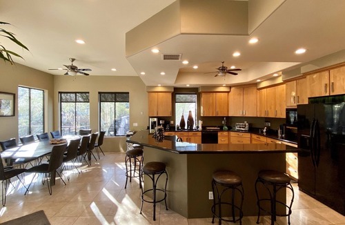 Ocotillo Hills House | “MOUNTAIN OASIS” City Views-Spa-Pool-Hiking-Game room-lots of gathering spaces!