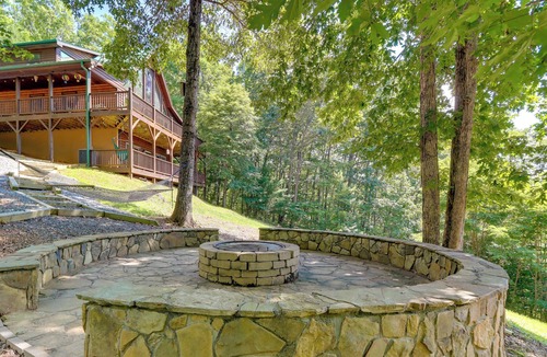 Indian Rock Springs Cabin | Mountain Oasis: Murphy Cabin w/ Deck & Fire Pit!