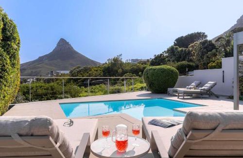 Camps Bay House | Mountain & Ocean Views, Private Pool, Modern - Nura Townhouse Camps Bay
