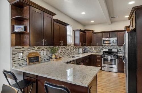 Flagstaff Villa | Mountain Peaks Getaway 4BR4BA Pet-Friendly Central AC Near Downtown Trails