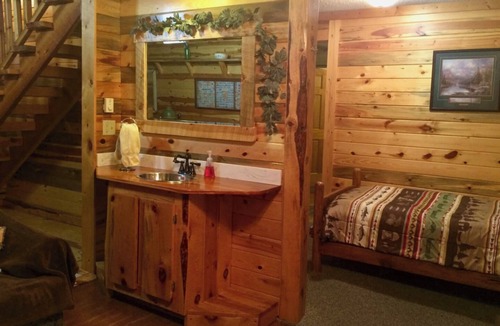 Hill City Cabin | Mountain Peaks Inn, OLD BALDY MTN SUITE, Downtown Hill City