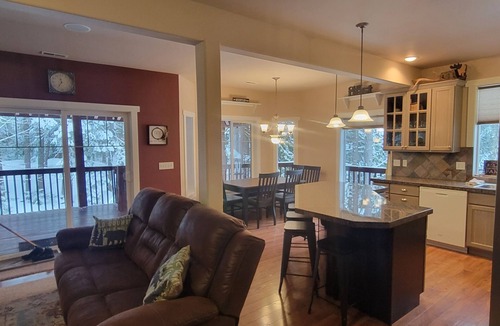 Easton House | Mountain Retreat at Lake Kachess