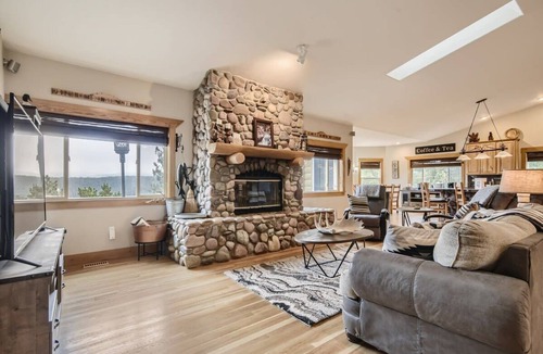 Black Hawk House | Mountain Retreat/Deck, Views/Sleeps 10