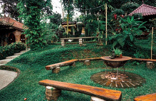 Selemadeg House | Mountain retreat perfect for couples. Beautiful natural views!
