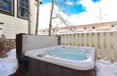 Historic District Apartment | Mountain Ridge Chalet: Downtown, Hot Tub, Views