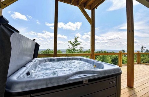 Clarkesville Cabin | Mountain Ridge Retreat