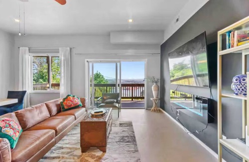 Northwest Portland Apartment | Mountain & River View ‧ Spacious ‧ Modern Home!