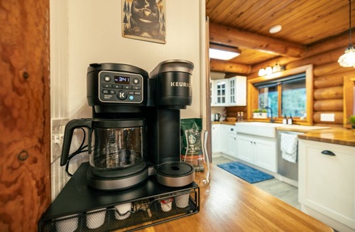 Verlot Cabin | Mountain + Riverfront cabin w/hot tub + sauna 2B1Ba