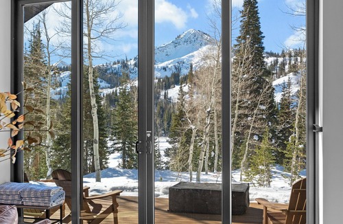 Salt Lake Mountain Resorts Cabin | Mountain sanctuary with spa and sauna. Walk to the lifts and trails.