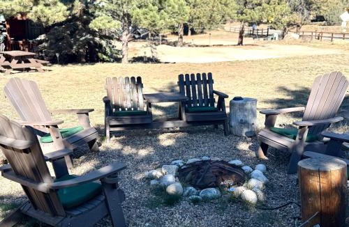 Estes Park Resort | Mountain Shadows Cabins