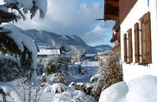 Reifing House | Mountain spring holiday flat