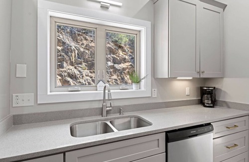 Sylva Condo | Mountain Stay, King Suite, Fireplace, and Mountain Views!