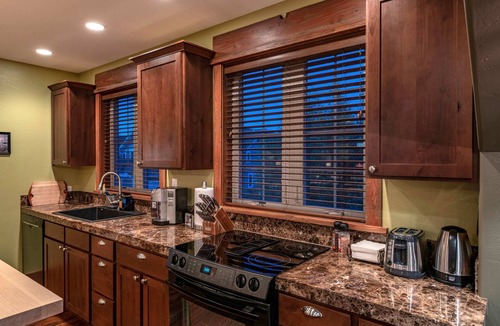 Valley West House | Mountain Studio - luxury finishes in upscale neighborhood, e-bikes included!