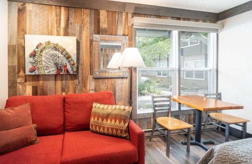 Telluride Hotel | Mountain-Style Remodeled Hotel Room With Kitchenette