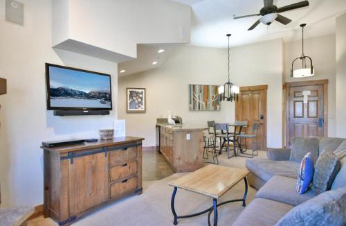 Breckenridge Apartment | Mountain Thunder Snowfall Condo: Ski In, Resort Amenities