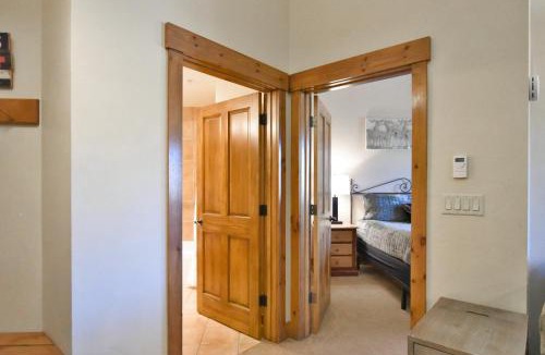 Breckenridge Apartment | Mountain Thunder Snowfall Condo: Ski In, Resort Amenities