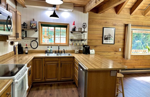 Baring Cabin | Mountain Thyme Cabin in Baring