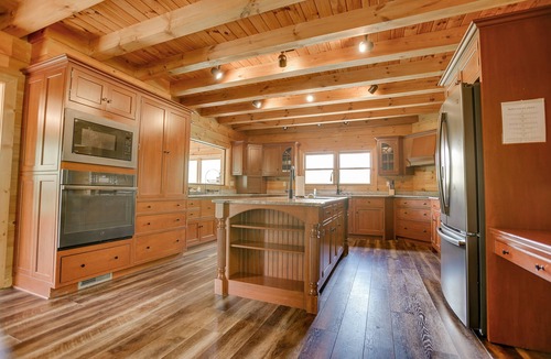 Stouchsburg Cabin | Mountain Top Cabin w/HOT TUB + Private Pool + Game Room