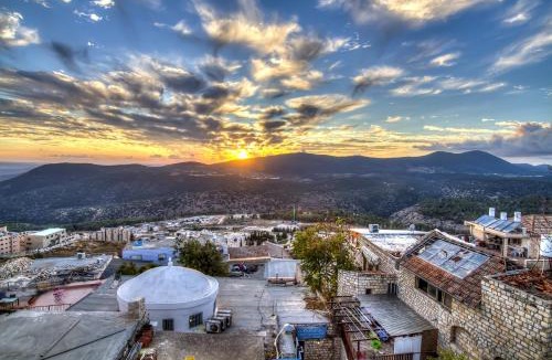 Safed Old City Apartment | Mountain Top Views with shelter room -204- נופי פסגות עם ממ"ד