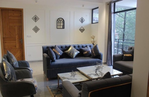 Kumarhatti Apartment | Mountain & Valley View Luxury 2 BHK Kasauli